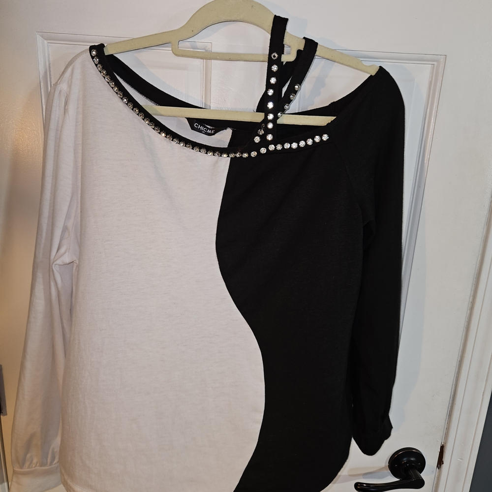 Chic Women's Monochrome Sweatshirt with Rhinestone Accents